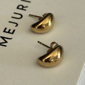 Mejuri Dome 14k vermeil gold huggie earrings